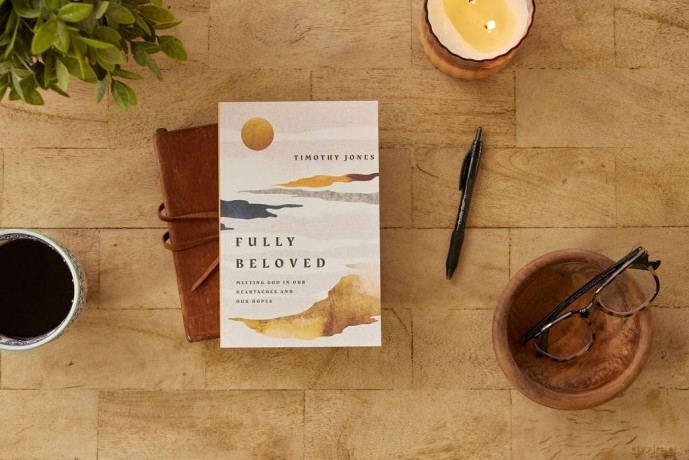 Fully Beloved | Softcover: Meeting God in Our Heartaches and Our Hopes - Timothy Jones [KSIĄŻKA]