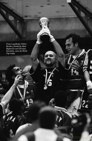 Glittering Prize: The Story of The FIFA World Cup Volume II, 1982-2002 - Jonathan O'brien [KSIĄŻKA]