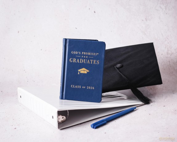 God's Promises for Graduates: Class of 2026 - Navy NKJV: New King James Version (The Perfect Christian Graduation Gift to Celebrate Your Grad) - Countryman Jack [KSIĄŻKA]