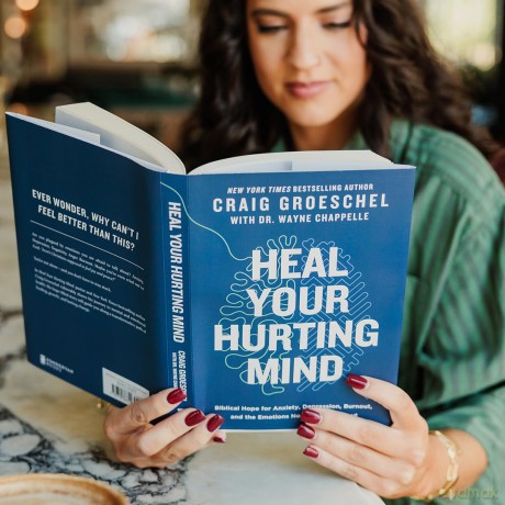 Heal Your Hurting Mind: Biblical Hope for Anxiety, Depression, Burnout, and the Emotions No One Talks About - Groeschel Craig [KSIĄŻKA]