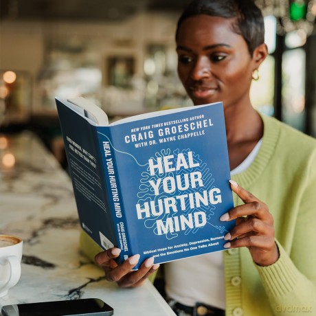 Heal Your Hurting Mind: Biblical Hope for Anxiety, Depression, Burnout, and the Emotions No One Talks About - Groeschel Craig [KSIĄŻKA]