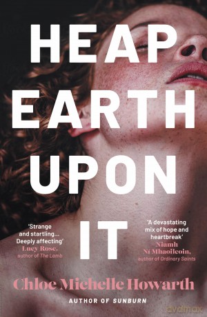 Heap Earth Upon It - Chloe M Howarth [KSIĄŻKA]
