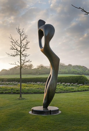 Henry Moore: Monumental Nature - Laura Bruni [KSIĄŻKA]
