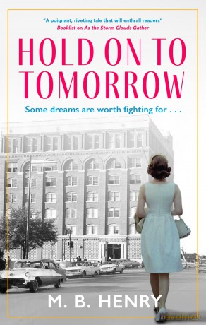 Hold on to Tomorrow - M B Henry [KSIĄŻKA]