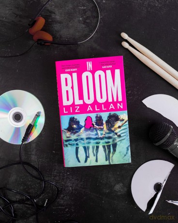 In Bloom: A raw and gripping debut novel for fans of The Virgin Suicides - Liz Allan [KSIĄŻKA]