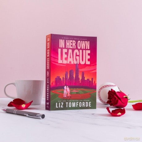In Her Own League: the new sports romance from Liz Tomforde - Liz Tomforde [KSIĄŻKA]