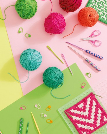Interlocking Crochet: 50 reversible stitch patterns and five projects for the modern crocheter - Anamaria Babanica [KSIĄŻKA]