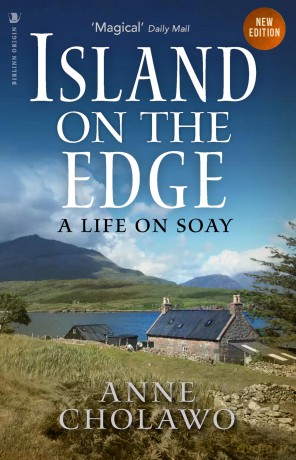 Island on the Edge: A Life on Soay - Anne Cholawo [KSIĄŻKA]