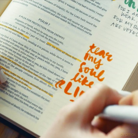 KJV Large Print Bible, Journal the Word, Reflect, Journal or Create Art Next to Your Favorite Verses (Green Cloth Over Board, Red Letter, Comfort Print: King James Version) [KSIĄŻKA]