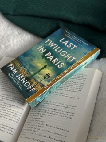 Last Twilight in Paris: A Novel - Pam Jenoff [KSIĄŻKA]