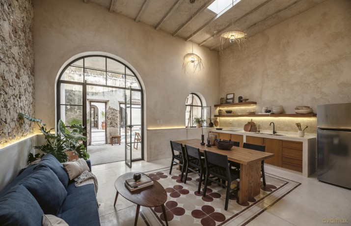 Living Heritage: Modern Interiors in Old-Town Homes - Teneues [KSIĄŻKA]