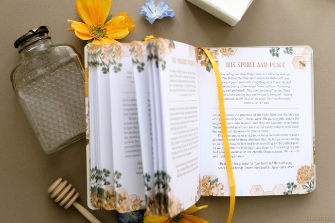 Milk and Honey for a Woman's Soul: Nourishing Devotions and Prayers - Carey Scott [KSIĄŻKA]