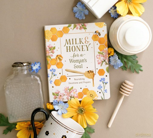 Milk and Honey for a Woman's Soul: Nourishing Devotions and Prayers - Carey Scott [KSIĄŻKA]