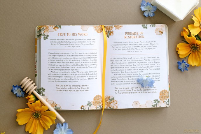 Milk and Honey for a Woman's Soul: Nourishing Devotions and Prayers - Carey Scott [KSIĄŻKA]
