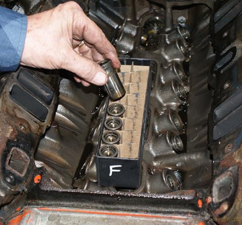Mopar Small-Block LA-Series Engines 1964-1991: How to Rebuild - Larry Shepard [KSIĄŻKA]
