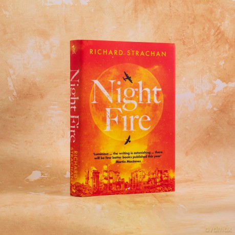 Night Fire: The moving story of World War II jeopardy - Richard Strachan [KSIĄŻKA]