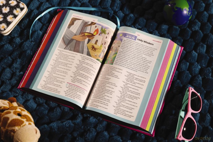 NIrV, Tiny Theologians Bible, Leathersoft over Board, Pink, Comfort Print: A Beginner's Guide to the Bible - for Kids - Gannett Amy [KSIĄŻKA]
