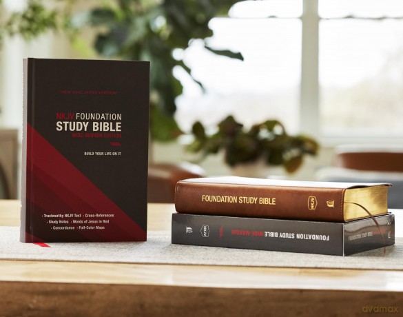 NKJV Foundation Study Bible, Wide-Margin, Brown Leathersoft, Red Letter: New King James Version, Brown, Red Letter [KSIĄŻKA]