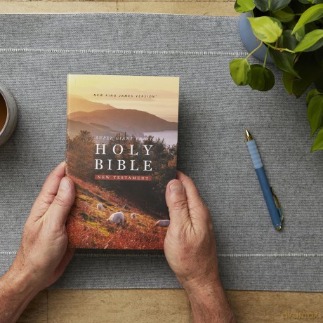 NKJV Super Giant Print New Testament, Softcover, Red Letter, Comfort Print [KSIĄŻKA]