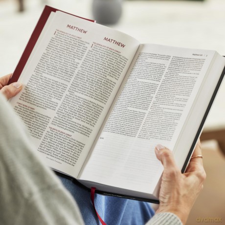 NKJV-NET Parallel New Testament with NET Translators' Notes, Hardcover, Red Letter, Comfort Print: Unparalleled Insights with over 16,000 Translator Notes [KSIĄŻKA]