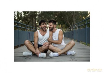 Out in the World: The inspiring LGBTQ+ international travel guide for global explorers filled with Pride - Sebastien Chaneac [KSIĄŻKA]