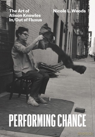 Performing Chance: The Art of Alison Knowles In/Out of Fluxus - Nicole L Woods [KSIĄŻKA]