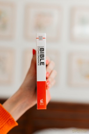 Pocket Bible Concordance: Finding Key Terms---Over 5,000 Old and New Testament References (Nelson's Pocket Reference Series) - Thomas Nelson [KSIĄŻKA]