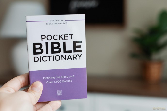 Pocket Bible Dictionary: Defining the Bible A-Z---Over 1,500 Entries (Nelson's Pocket Reference Series) - Thomas Nelson [KSIĄŻKA]