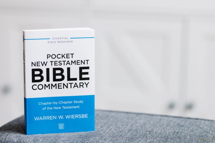 Pocket New Testament Bible Commentary: Chapter-by-Chapter Study of the New Testament (Nelson's Pocket Reference Series) - Warren Wiersbe [KSIĄŻKA]