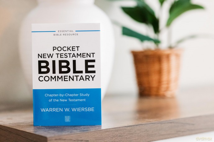 Pocket New Testament Bible Commentary: Chapter-by-Chapter Study of the New Testament (Nelson's Pocket Reference Series) - Warren Wiersbe [KSIĄŻKA]
