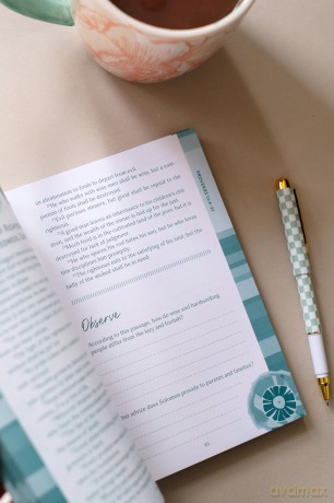 Proverbs: An All-In-One Study on Living Wisely (The Bible Study Collective) - Compiled By Barbour [KSIĄŻKA]