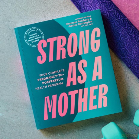 Strong as a Mother: Your Complete Pregnancy-to-Postpartum Health Program (Developed by Olympic Athletes and Pelvic Health Experts): Your Complete Pregnancy-to-Postpartum Fitness Guide - Shannon Rowbury [KSIĄŻKA]
