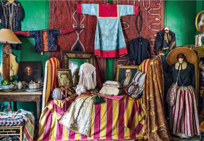 The Art of Antiquing in France: Flea Markets - Brocantes - Antique Shops - S Et Al Santoni [KSIĄŻKA]
