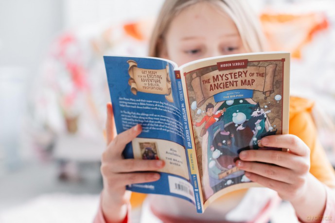 The Big Fish: Book 2 (Hidden Scrolls: The Mystery of the Ancient Map) - M. J. Thomas [KSIĄŻKA]