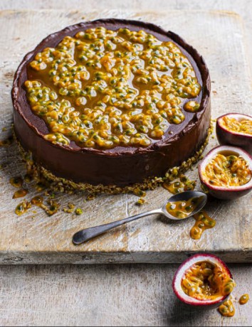 The Everyday High-Fibre Plan: 130 delicious recipes to help you feel younger and live longer - Farzanah Nasser [KSIĄŻKA]