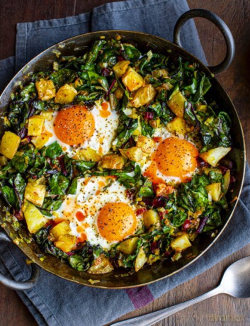 The Everyday High-Fibre Plan: 130 delicious recipes to help you feel younger and live longer - Farzanah Nasser [KSIĄŻKA]