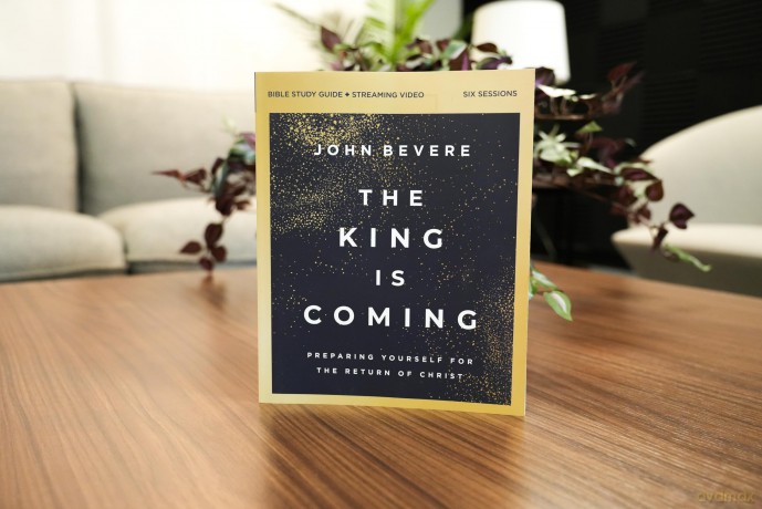 The King Is Coming Bible Study Guide plus Streaming Video: It's Time to Prepare for the Return of Christ - Bevere John [KSIĄŻKA]
