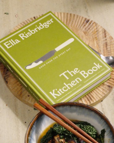 The Kitchen Book: Good Food for Every Day - THE INSTANT SUNDAY TIMES BESTSELLER - Ella Risbridger [KSIĄŻKA]