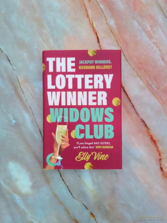 The Lottery Winner Widows Club: Don't miss the fabulous and funny debut crime novel sensation for spring 2026! - Elly Vine [KSIĄŻKA]