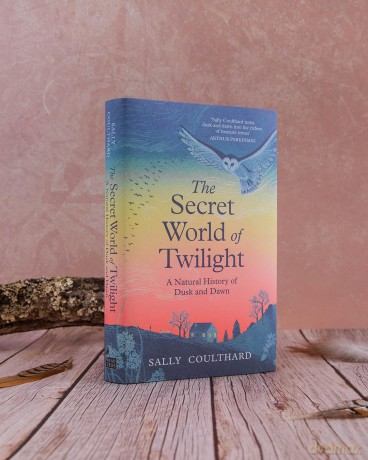 The Secret World of Twilight: A Natural History of Dusk and Dawn - Sally Coulthard [KSIĄŻKA]