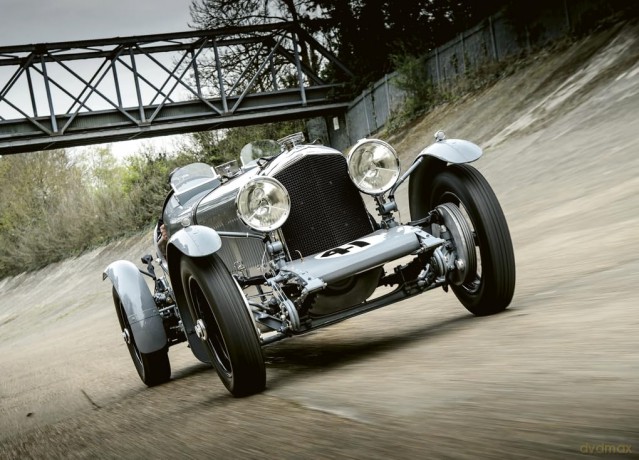 The Story of Bentley: A tribute to automotive excellence (The Story of Cars) - Stuart Codling [KSIĄŻKA]