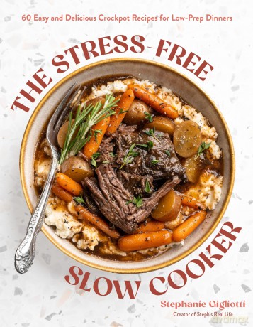 The Stress-Free Slow Cooker: 60 Easy and Delicious Crockpot Recipes for Low-Prep Dinners - Stephanie Gigliotti [KSIĄŻKA]