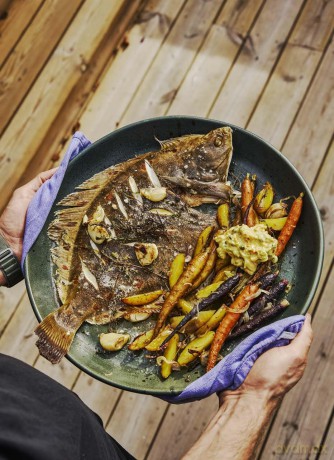 The Swedish Cookbook: Lagom flavours for the modern kitchen - Niklas Ekstedt [KSIĄŻKA]
