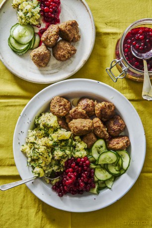 The Swedish Cookbook: Lagom flavours for the modern kitchen - Niklas Ekstedt [KSIĄŻKA]