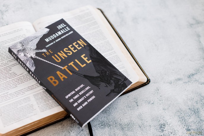 The Unseen Battle: Spiritual Warfare, the Three Rebellions, and Christ's Victory Over Dark Powers - Muddamalle Joel [KSIĄŻKA]