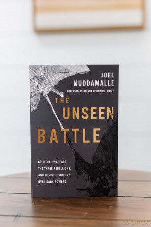 The Unseen Battle: Spiritual Warfare, the Three Rebellions, and Christ's Victory Over Dark Powers - Muddamalle Joel [KSIĄŻKA]