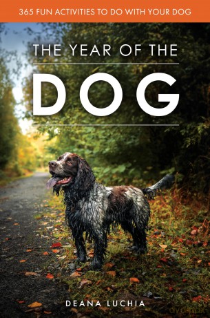 The Year of the Dog: 365 Fun Activities to do with Your Dog - Deana Luchia [KSIĄŻKA]