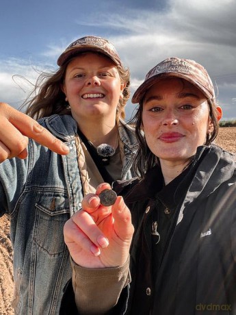 Things We Found in the Ground: A Metal Detecting Journey Through Britain, new for 2026 - Eleanor Bruce [KSIĄŻKA]