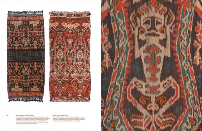 Threads of Time: A Cultural Journey: Textiles From Around the World [KSIĄŻKA]