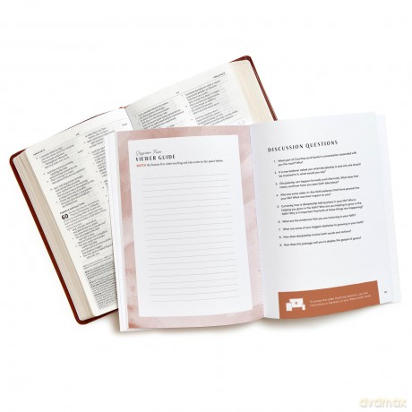 Titus - Bible Study Book With Video Access: Displaying the Gospel of Grace - Courtney; Be Doctor [KSIĄŻKA]